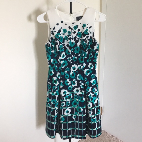 Dress - Picture 2 of 8